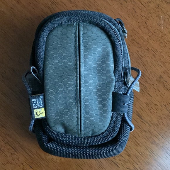 Case Logic Olive Green/Black Small Camera Camera Pouch - Picture 1 of 6